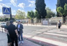 Petrer instala los primeros pasos de peatones luminosos de la ciudad en la avda. Reina Sofía