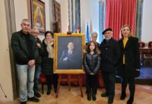 Vicente Esparza dona dos óleos al Ayuntamiento de Biar