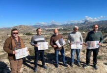 Los castillos de Petrer y Monóvar se suman al encendido de fuegos a favor de los derechos humanos