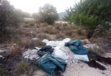 El Ayuntamiento de Villena retira un vertido ilegal de escombros