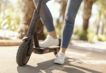 Petrer incrementará los controles ante el aumento de infracciones de las normas de tráfico de los usuarios de patinetes eléctricos