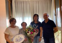 La alcaldesa de Biar visita a Edelmira Puig Reig en el día que cumple 100 años