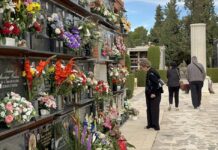 Los pinoseros recuerdan a sus seres fallecidos en el Día de Todos los Santos