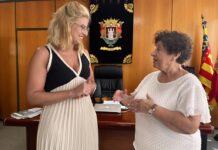 Petrer reconoce la labor cultural de Concha Navarro