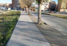 La Concejalía de Servicios mejora la las aceras de la calle Clara Campoamor