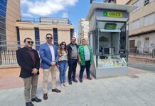 La ONCE instala en la Plaza Castelar su nuevo modelo de quiosco más accesible y ecológico
