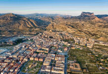 Petrer aprueba que se puedan transformar los locales comerciales sin uso en viviendas en varias zonas de la población