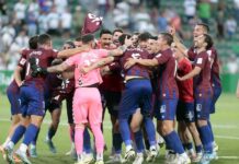 El CD Eldense se luce en el Martínez Valero para sellar la permanencia (1-2)