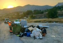 La Policía Local de Elda identifica al responsable de un vertido ilegal de escombros, plásticos y enseres en la partida de El Chorrillo