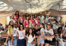 El Pinós entrega los premios a mejores carrozas y calles engalanadas