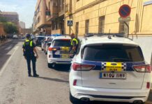 La Policía Local de Elda detiene a dos individuos que habían sustraído diez teléfonos móviles de una furgoneta estacionada en la calle