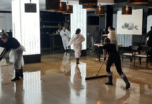 60 voluntarios de Petrer se trasladan a Benetússer para colaborar en las labores de limpieza tras la DANA