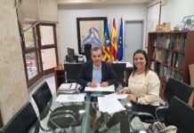 El Ayuntamiento firma un convenio con la AMPA del IES Villa de Aspe