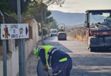El Ayuntamiento de Elda asfalta íntegramente el camino que conecta con el Albergue de Animales, en el Polígono Campo Alto, para facilitar el paso de vehículos y personas a pie