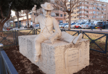 Novelda homenajea al sector del mármol con una escultura