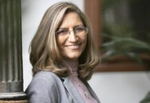 Rosa Huertas presenta en Aspe su novela “La guardiana de secretos”