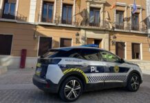 La Policía de Elda sanciona a un hombre por venta de cachorros de perro en la vía pública