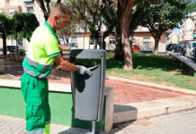 Novelda instala 200 nuevas papeleras