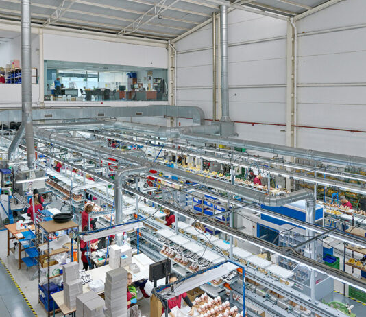 Susy Shoes busca dos repasadoras para su sección de aparado en Elda