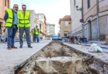 Las obras de reurbanización del entorno de la iglesia de Santa Ana sacan a la luz restos del pasado