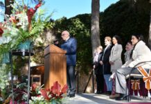 El cura monovero Paco Bernabé, pregono las fiestas del barrio pinosero de Santa Catalina