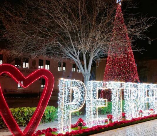 Petrer inaugura la Navidad con el encendido de luces