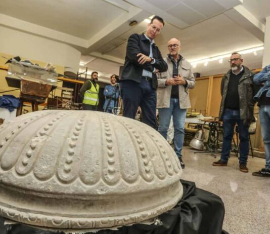 Las obras de Santa Ana sacan a la luz una pila bautismal del antiguo templo