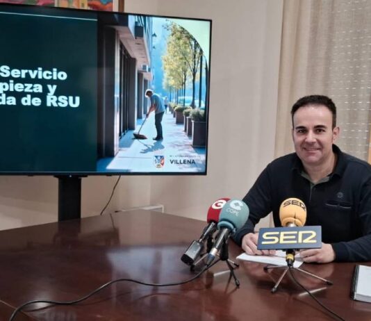 Villena refuerza el servicio de limpieza viaria con la nueva contrata
