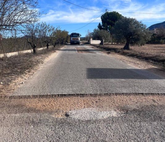 Villena mejora el firme del Camino de Játiva