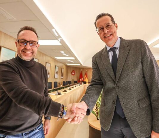 Elda solicita la declaración de Moros y Cristianos como Fiestas de Interés Turístico Internacional