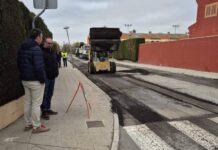 Villena realiza obras de asfaltado de varias calles de la localidad