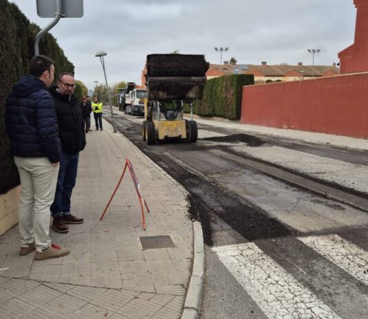 Villena realiza obras de asfaltado de varias calles de la localidad