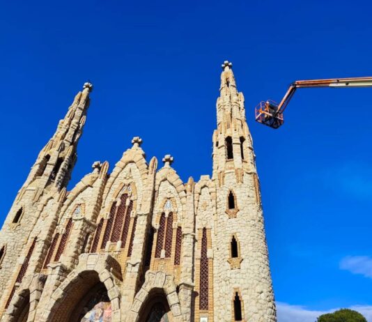 Novelda ha iniciado las actuaciones en la torre izquierda del Santuario