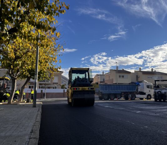 Petrer asfalta más de 30 calles y avenidas