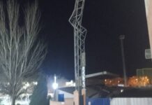 Villena cierra las instalaciones deportivas tras la caída de una torre eléctrica