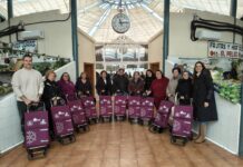 El Mercado de El Pinós entrega los premios de su campaña navideña