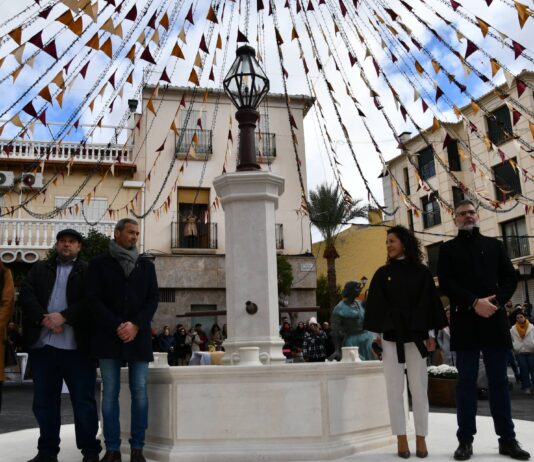 El Pinós inaugura la “Font del Bicentenari”