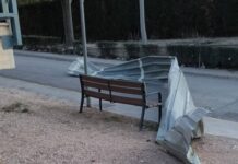 El viento vuelve a causar daños en la cubierta del Pabellón de Villena