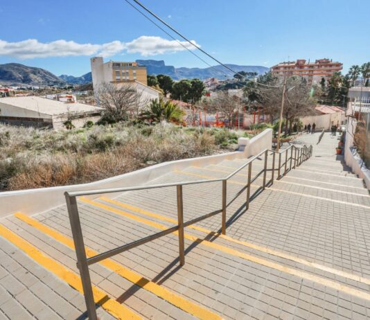 Elda remodela las escaleras de la calle Maestro Granados
