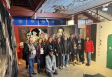 Petrer presentó “El caballero de la mano en el pecho”