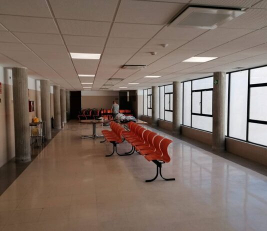 Villena reclama la reparación del ascenso del Centro Salud I