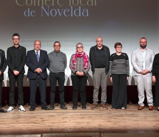 Novelda reconoce al comercio local en la Gala celebrada en el Centro Cívico