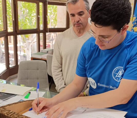 Aspe fomenta el deporte inclusivo con el Club Bádminton