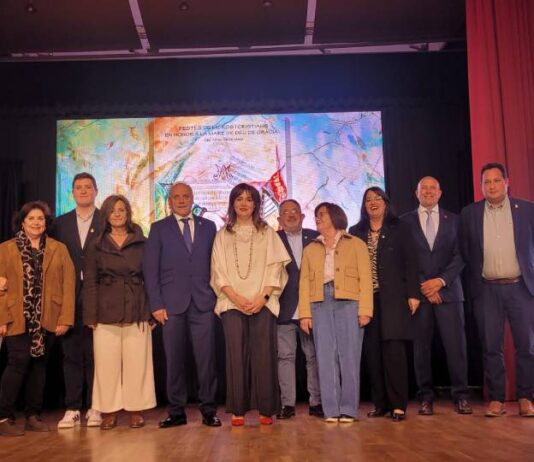 Biar inicia los actos de Moros y Cristianos con el pregón de Jaime Coloma y la presentación del cartel anunciador