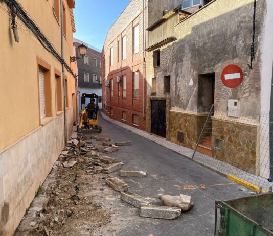 El Pinós inicia la remodelación del entorno de la Plaza de España