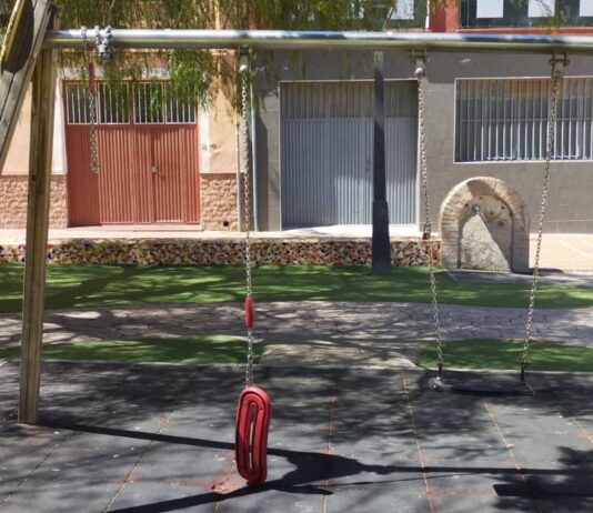 Villena repara más de una decena de juegos infantiles
