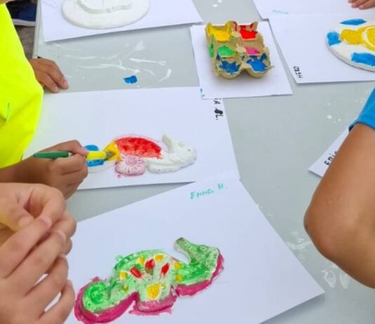 Aspe adjudica el contrato de escuelas inclusivas y extraescolares