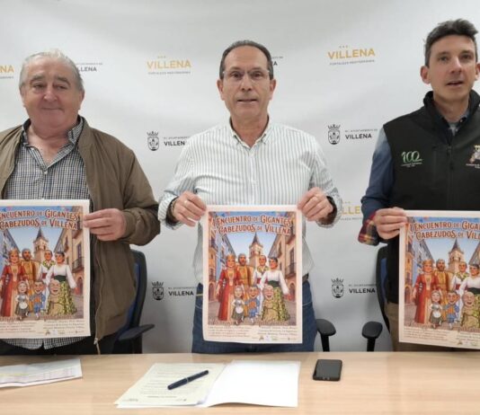 Villena celebra el I Encuentro de Gigantes y Cabezudos