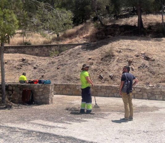 Villena realiza obras de mejora en el mirador de Las Cruces