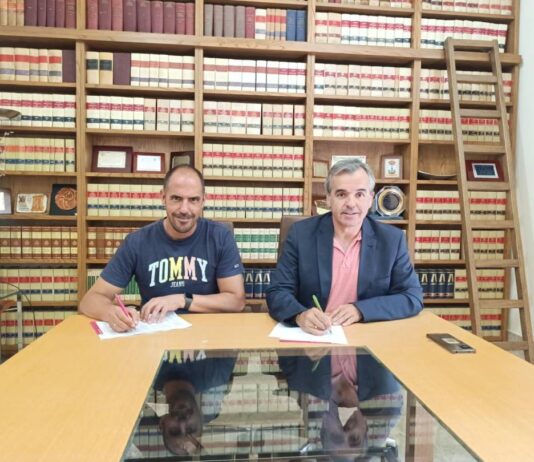 Aspe firma el convenio de colaboración con los Moros y Cristianos